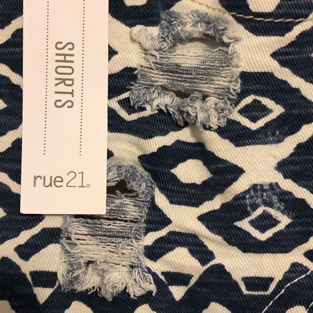 Distressed Aztec shorts - Picture 5 of 8
